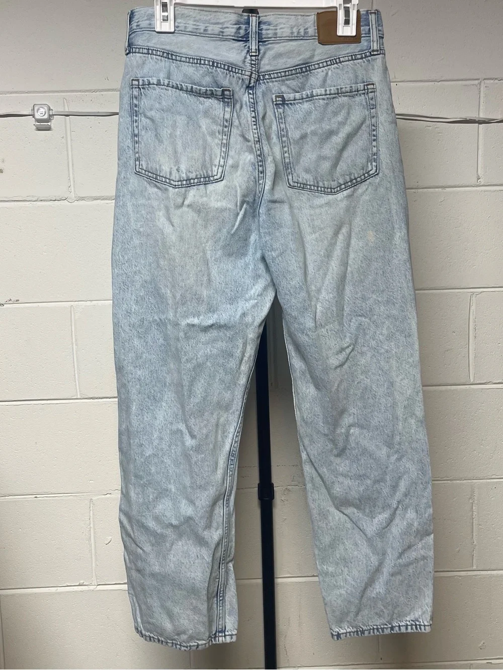 Aeropostale Pale Wash Straight Leg Jeans - Picture 4 of 7